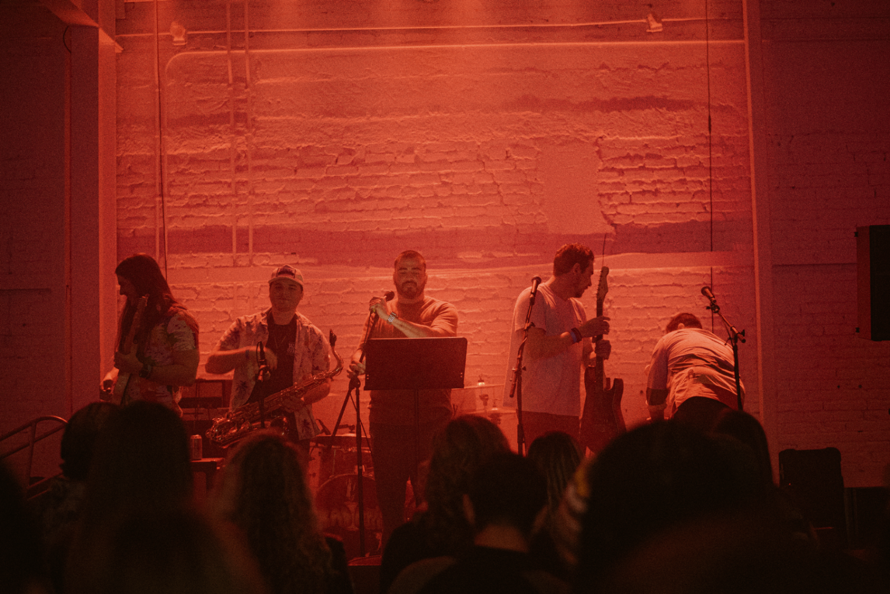 Claytonius & The Freaks performing live